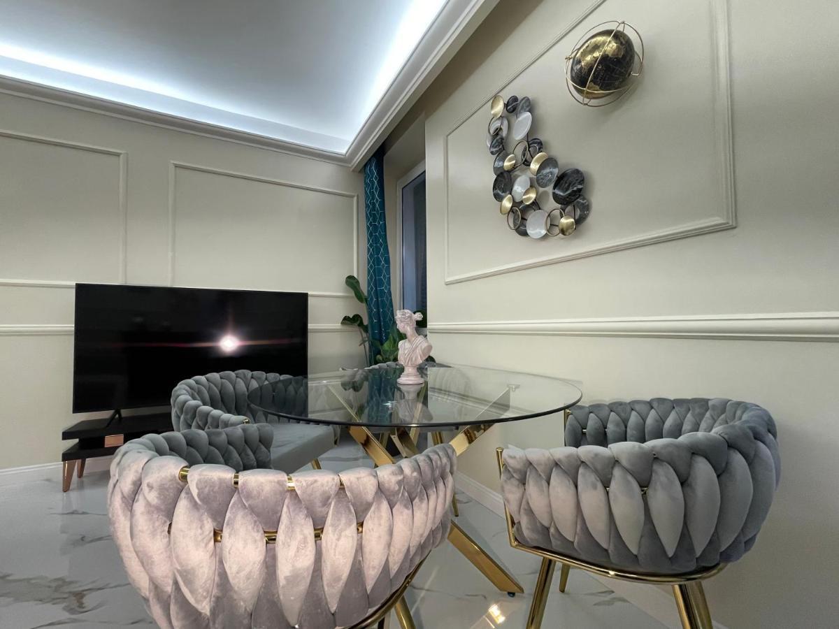 Spanish Steps Glamour & Sauna Luxury Apartment **** — Photos 3